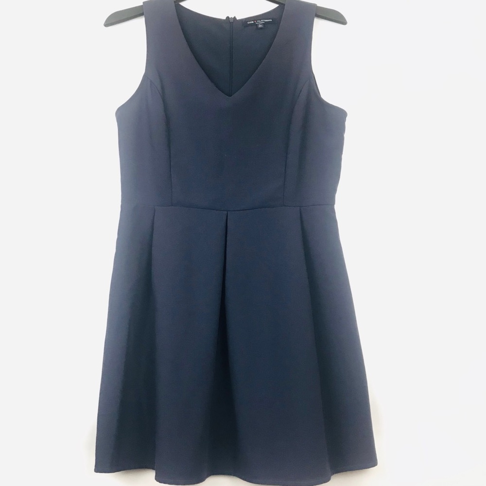 Sleeveless Navy top sizeL